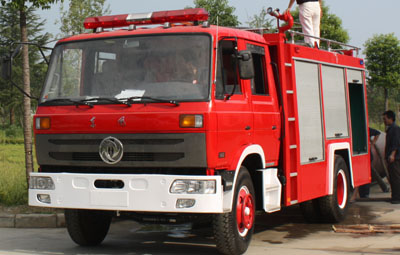 東風(fēng)145水罐/泡沫消防車(chē)(5噸)圖片